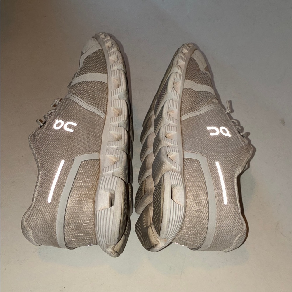 On Cloud 5 Sneakers 7.5 - Picture 4 of 10